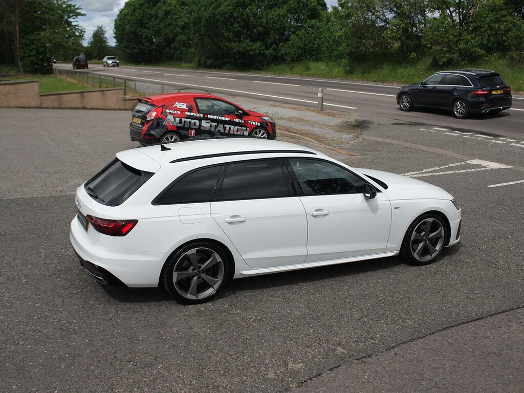Audi A4 Avant Black Edition White #3