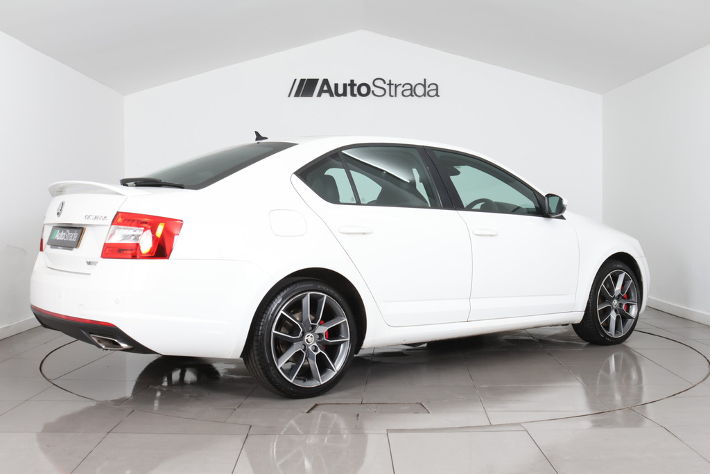 Skoda Octavia 2.0 Tdi Vrs White #4