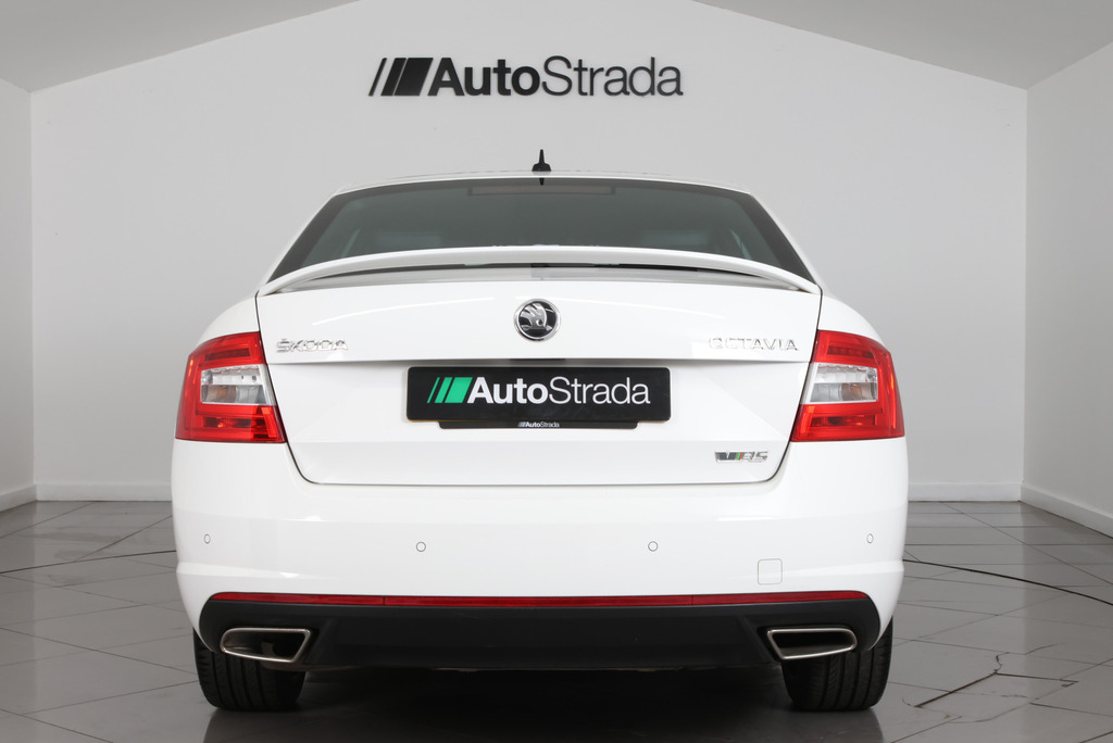 Skoda Octavia 2.0 Tdi Vrs White #5