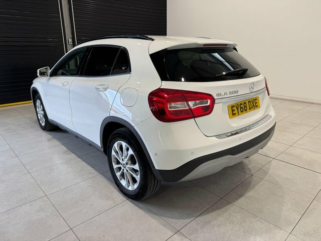 Mercedes-Benz GLA Class Gla200 Se Executive 7G-dct White #5