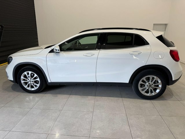 Mercedes-Benz GLA Class Gla200 Se Executive 7G-dct White #4