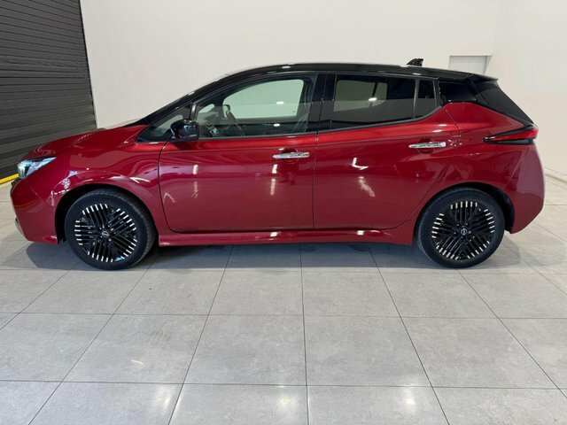 Nissan Leaf E N-connecta Red #4