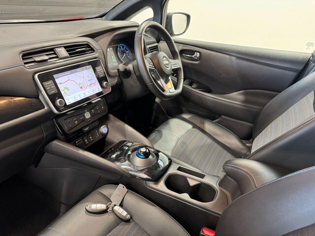 Nissan Leaf E N-connecta Red #3