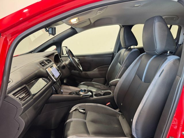 Nissan Leaf Tekna Auto 5dr Red #2