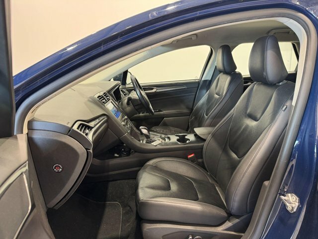 Ford Mondeo Saloon Black #14