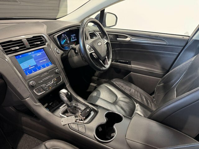 Ford Mondeo Saloon Black #9