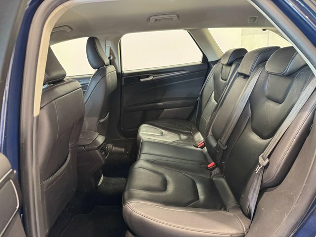 Ford Mondeo Saloon Black #15