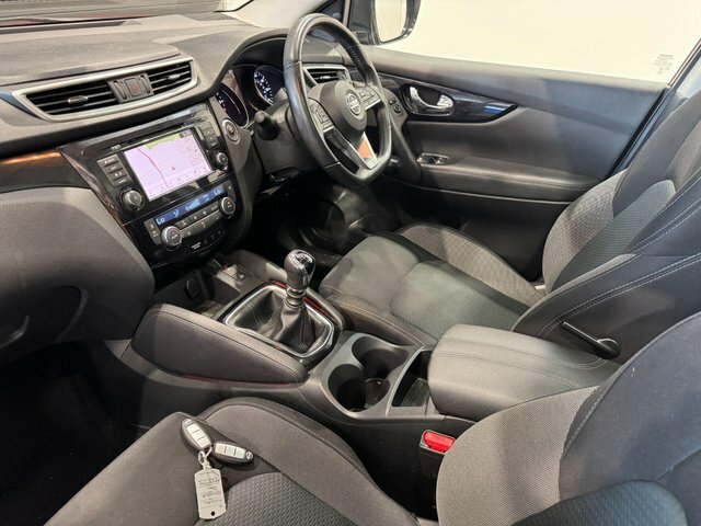 Nissan Qashqai Dci N-connecta Euro 6 Red #3