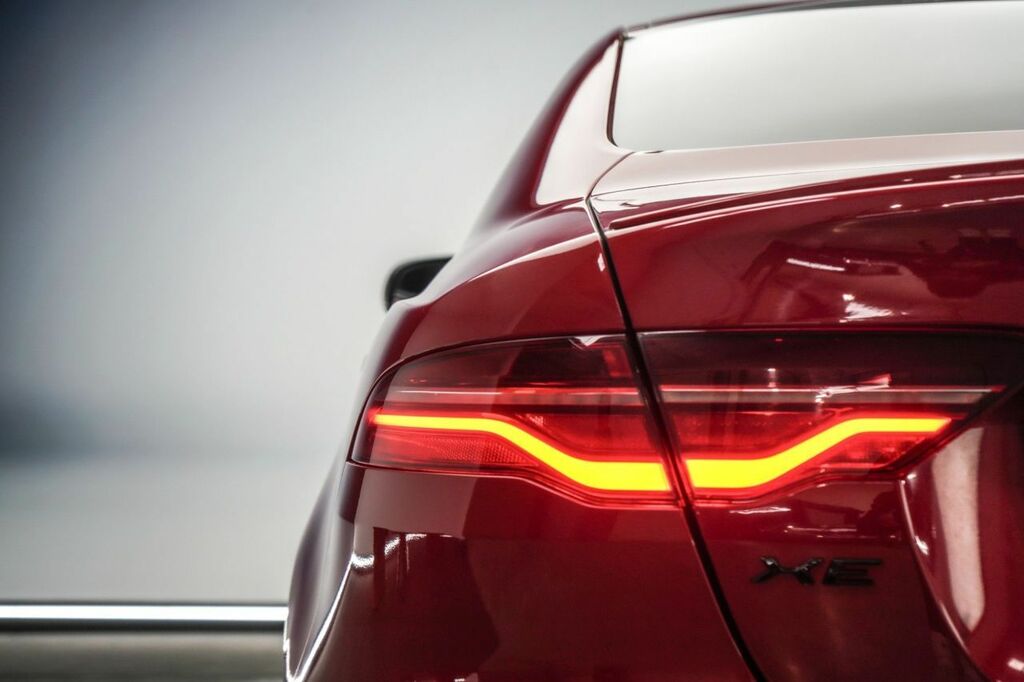Jaguar XE 2.0D R-dynamic Se Grey #18
