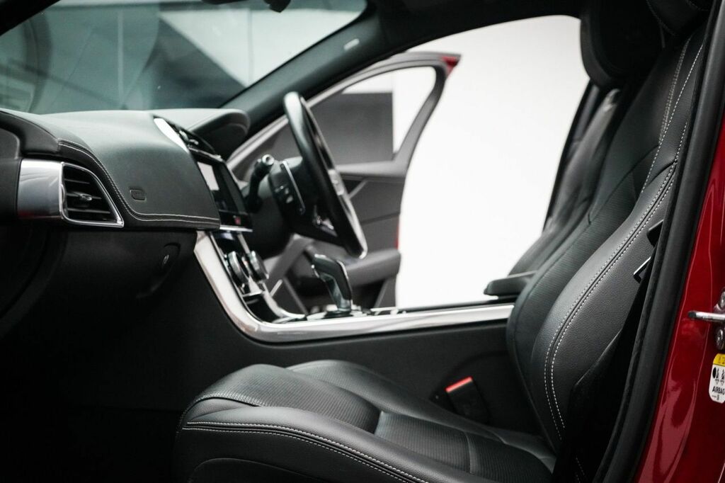 Jaguar XE 2.0D R-dynamic Se Grey #31