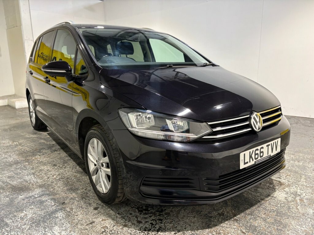 Volkswagen Touran 1.6L Se Black #4