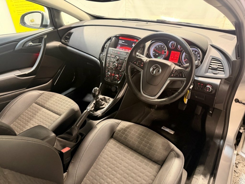Vauxhall Astra GTC 1.4L Sri Silver #4