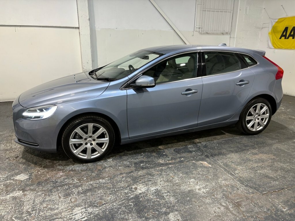Volvo V40 2L Inscription Blue #2