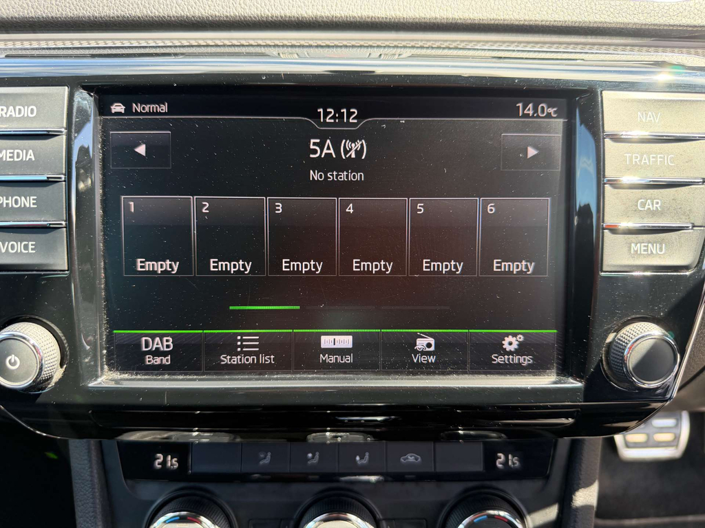 Skoda Superb 2.0 Se Technology Tdi Dsg 148 Bhp Silver #24