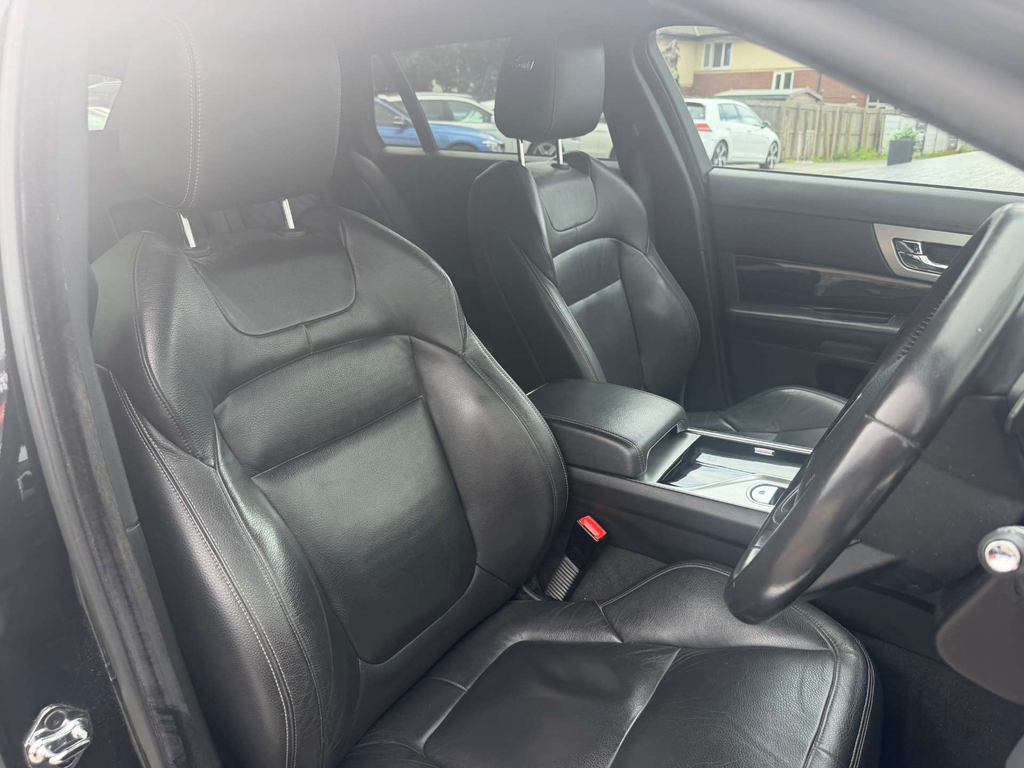 Jaguar XF 2.2 D Luxury White #17