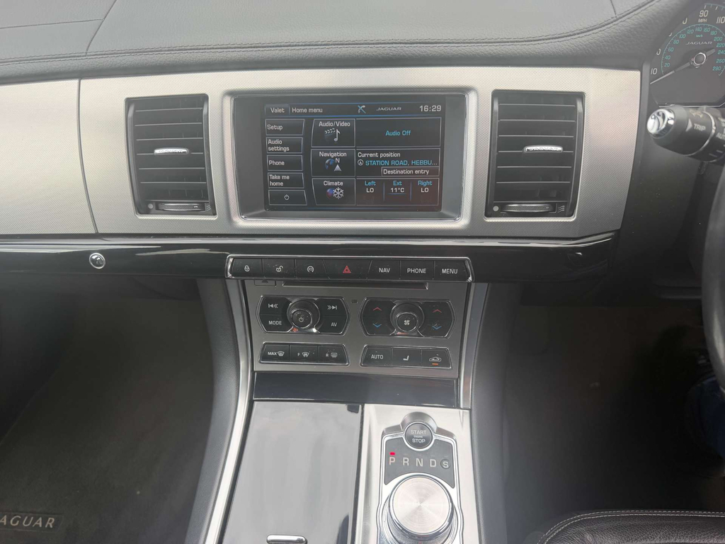 Jaguar XF 2.2 D Luxury White #27
