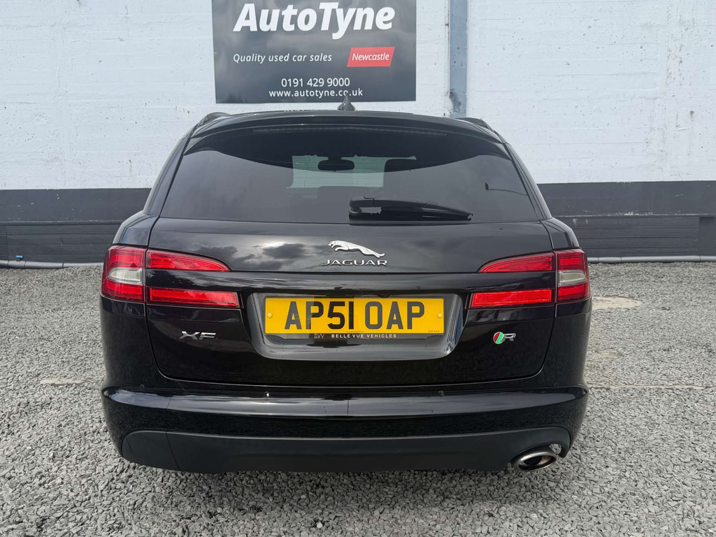 Jaguar XF 2.2 D Luxury White #7