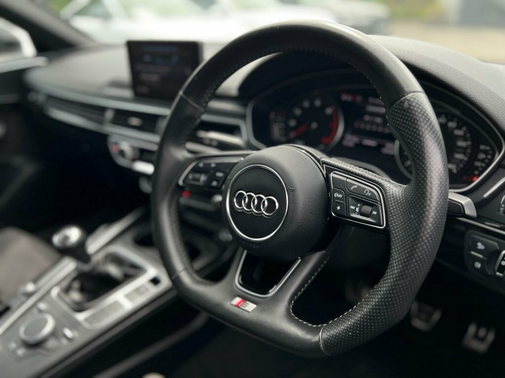 Audi A4 1.4L Black Edition YK17PMD White #5