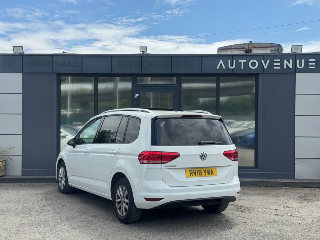 Volkswagen Touran 1.6L Se Family White #2