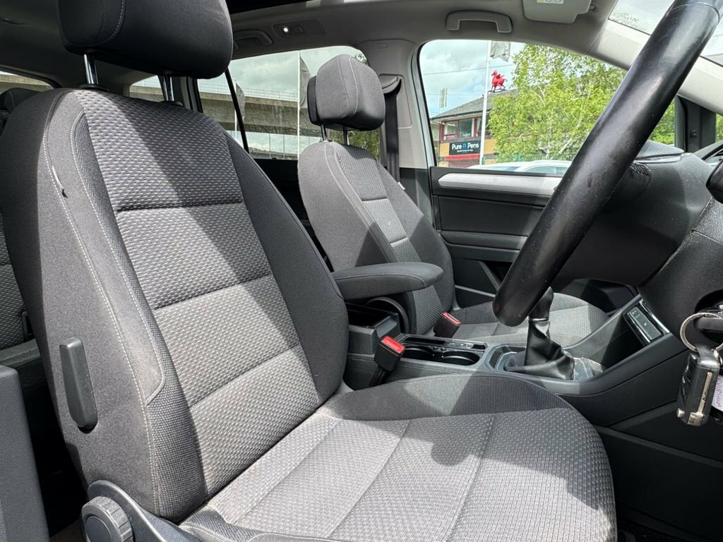Volkswagen Touran 1.6L Se Family White #6