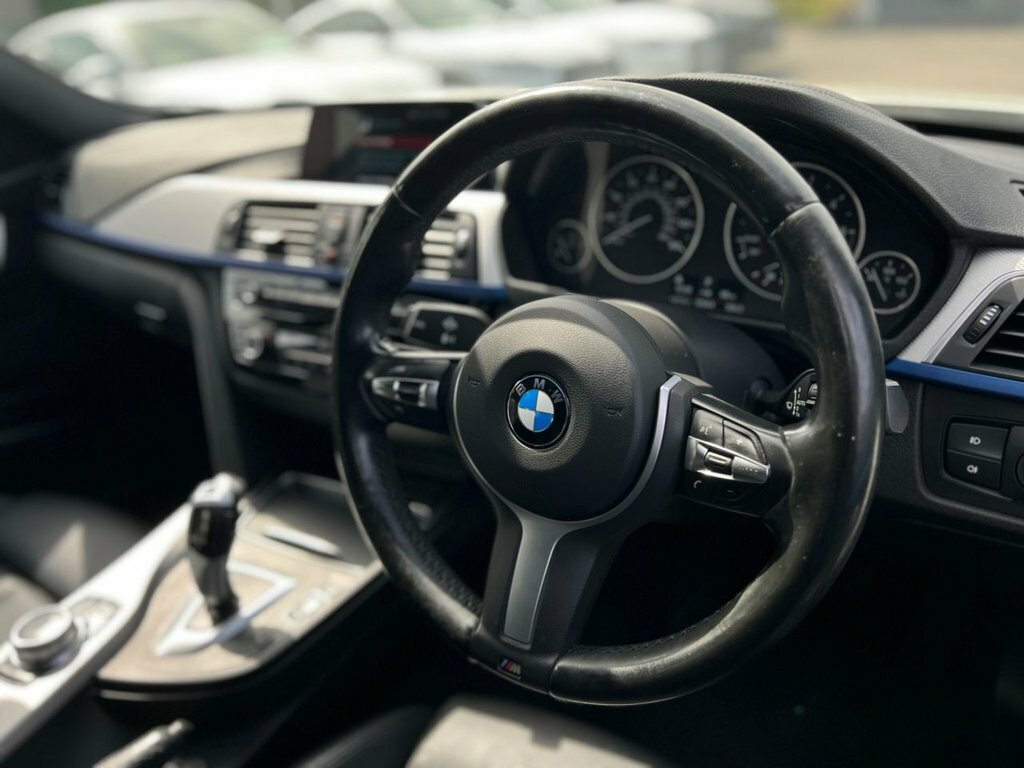 BMW 3 Series 2L M Sport YH68PAA White #4