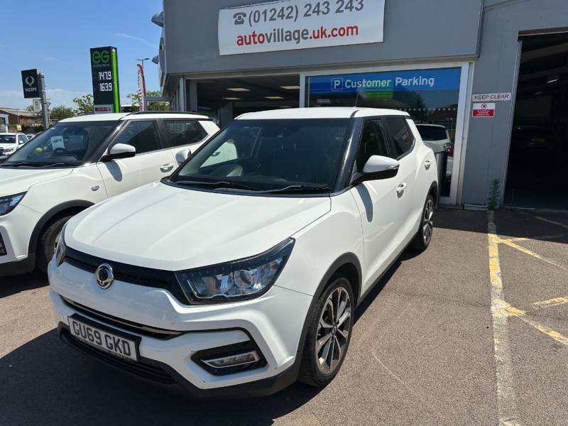 SsangYong Tivoli 1.6 Ultimate White #2