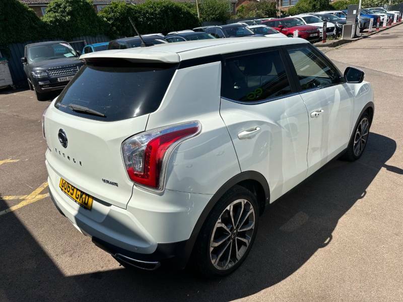 SsangYong Tivoli 1.6 Ultimate White #4