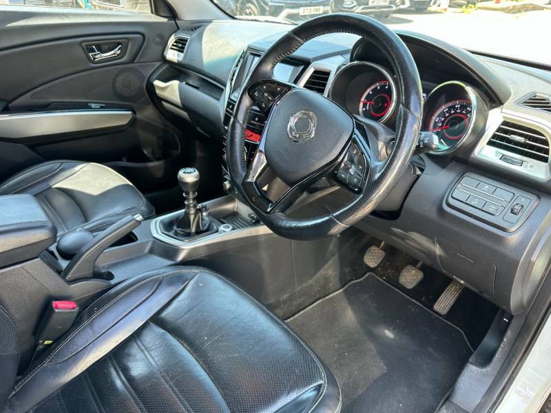SsangYong Tivoli 1.6 Ultimate White #5