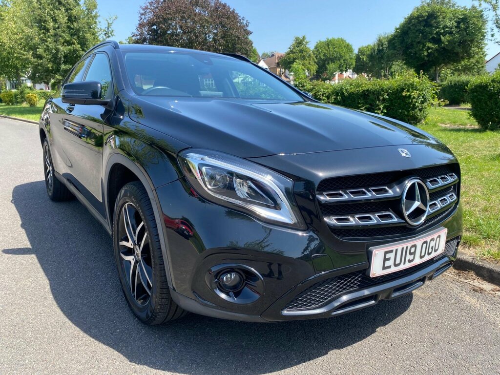 Mercedes-Benz GLA Class 1.6 Gla180 Urban Edition 7G-dct Euro 6 Ss Black #2