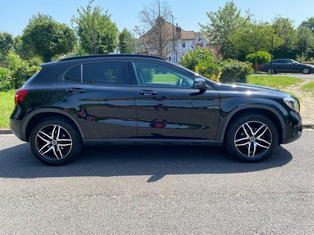 Mercedes-Benz GLA Class 1.6 Gla180 Urban Edition 7G-dct Euro 6 Ss Black #4
