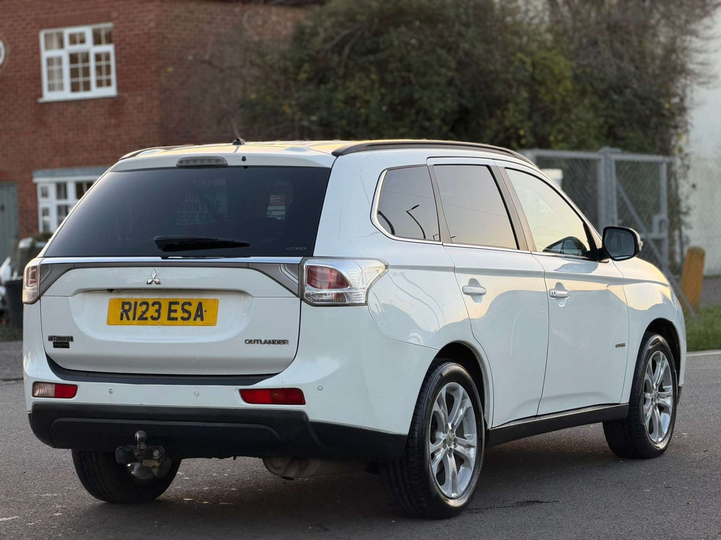 Mitsubishi Outlander Suv White #13