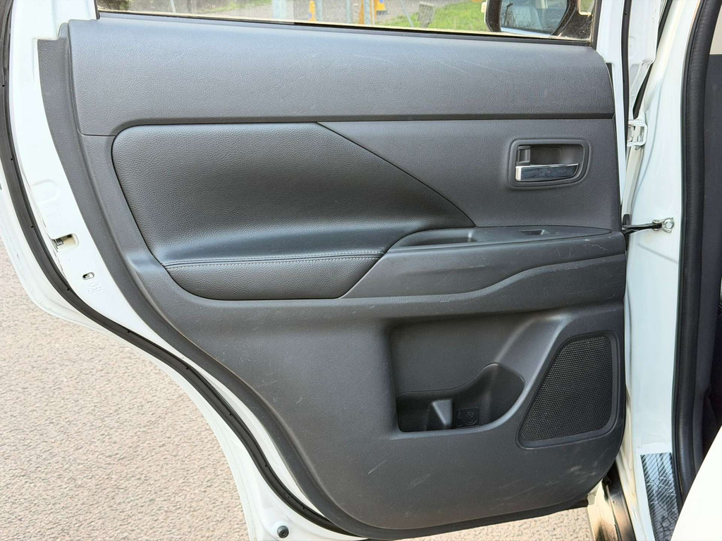 Mitsubishi Outlander Suv White #52