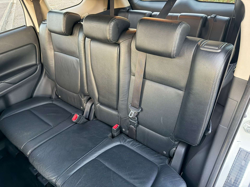 Mitsubishi Outlander Suv White #44