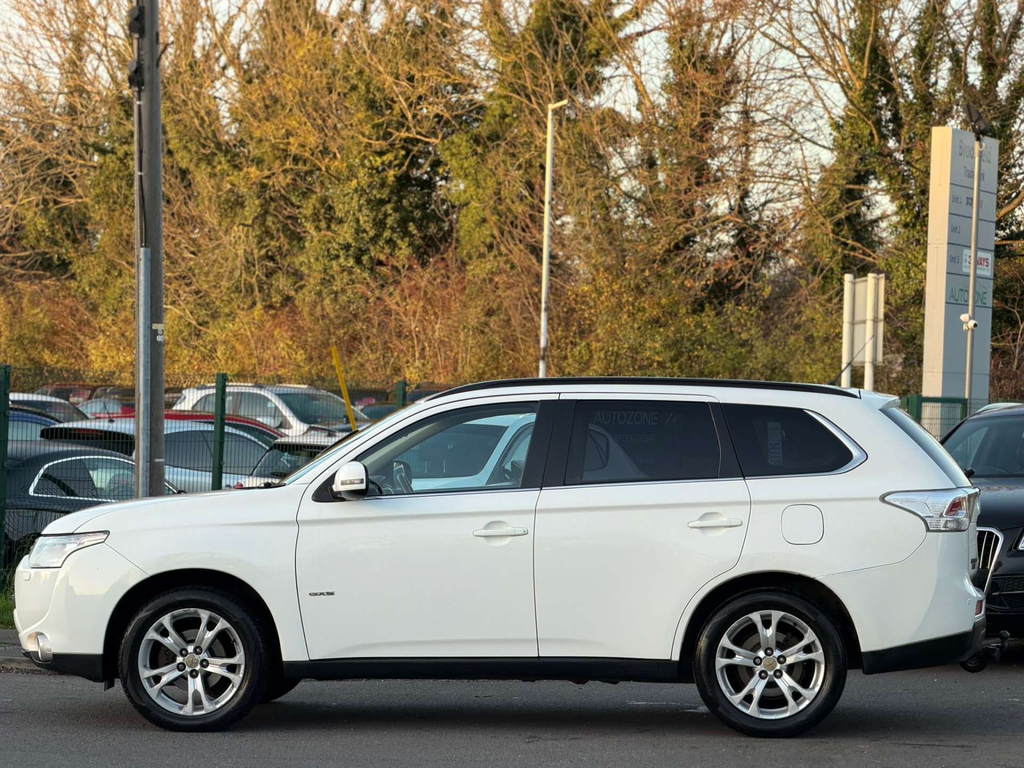 Mitsubishi Outlander Suv White #11