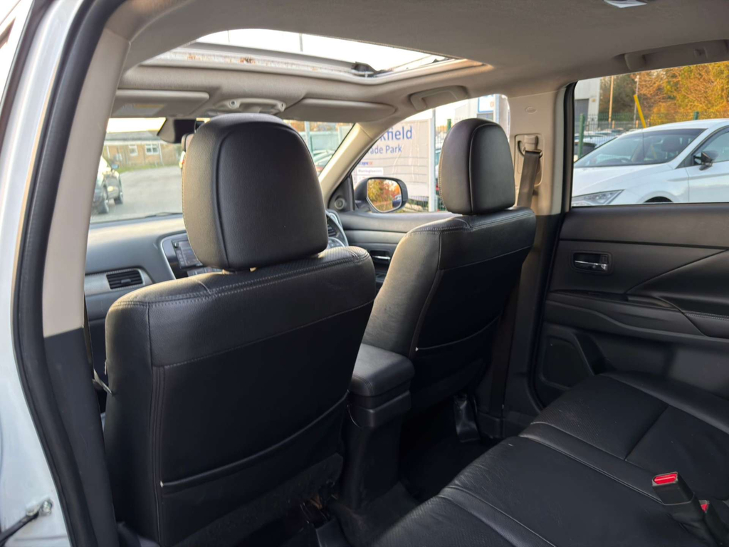 Mitsubishi Outlander Suv White #54