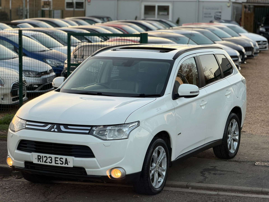 Mitsubishi Outlander Suv White #15