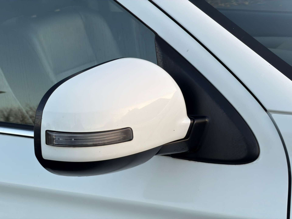 Mitsubishi Outlander Suv White #84