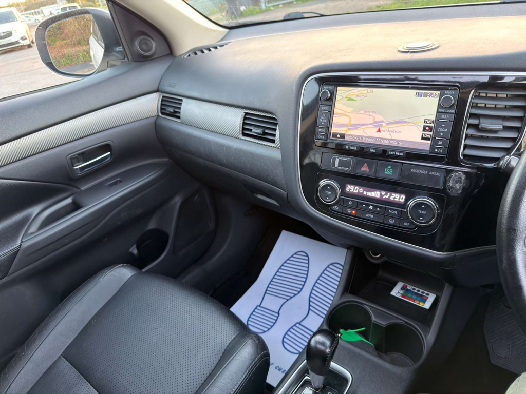 Mitsubishi Outlander Suv White #31