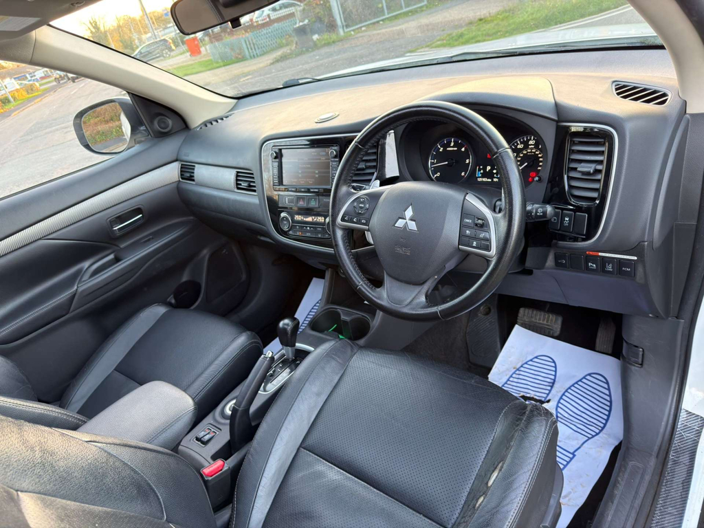 Mitsubishi Outlander Suv White #77