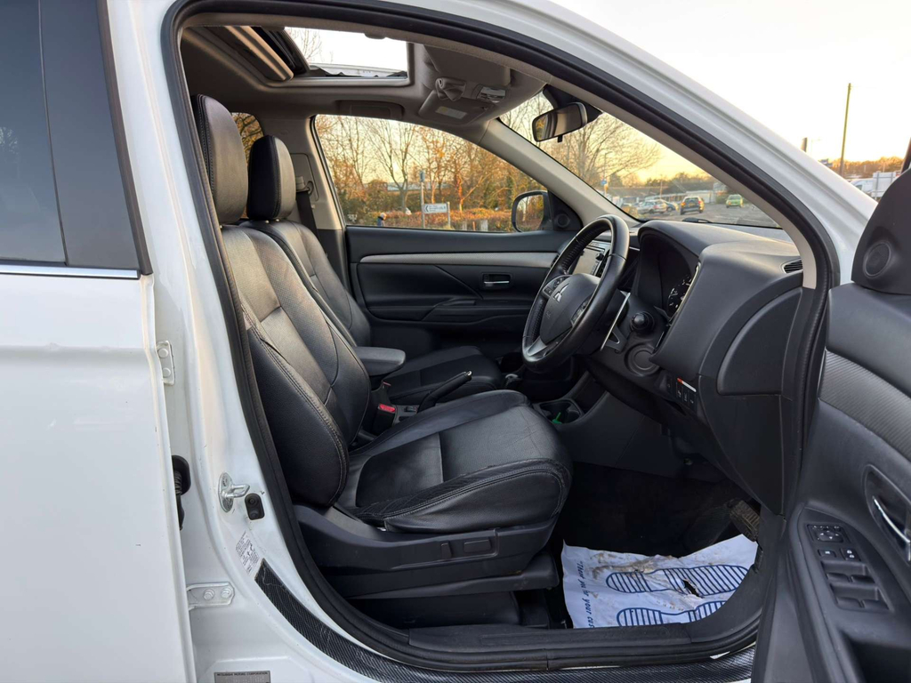 Mitsubishi Outlander Suv White #78
