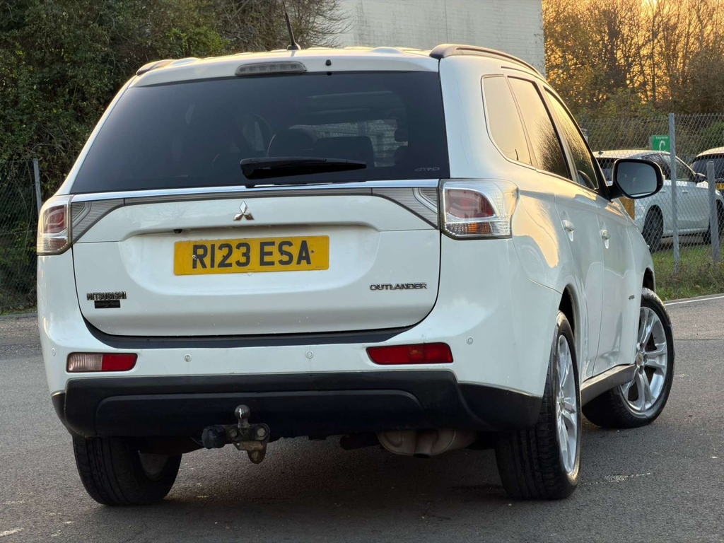 Mitsubishi Outlander Suv White #14