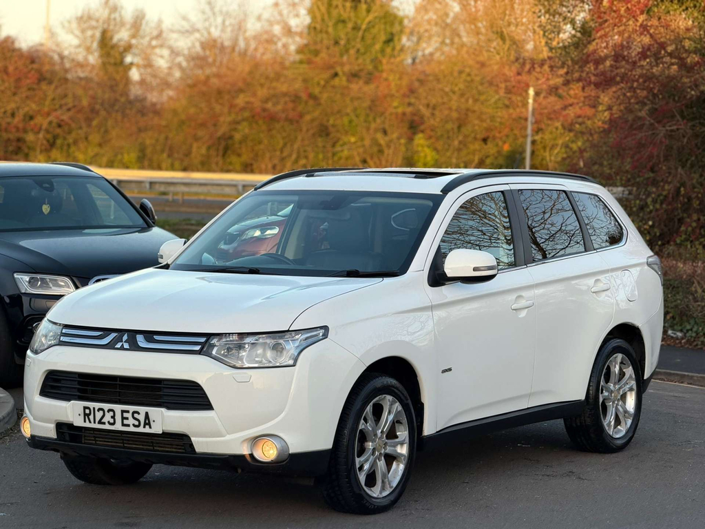Mitsubishi Outlander Suv White #12