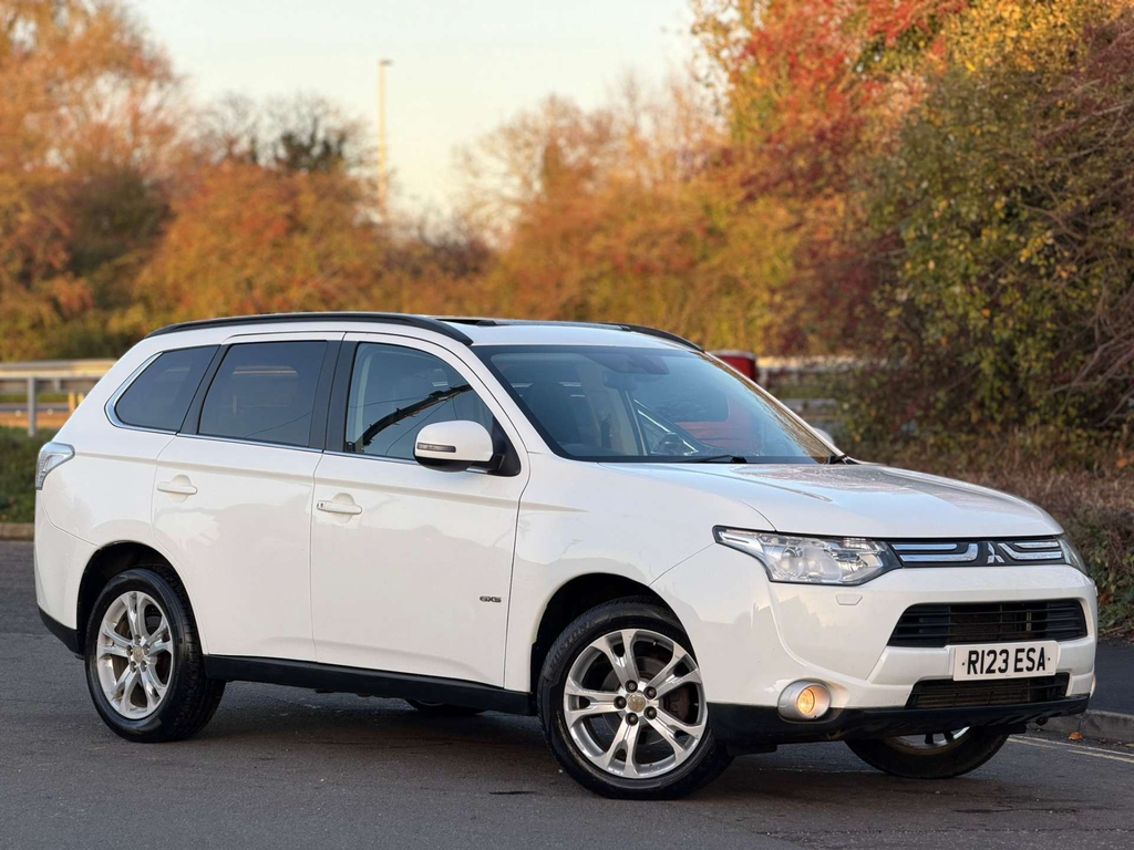 Mitsubishi Outlander Suv White #7