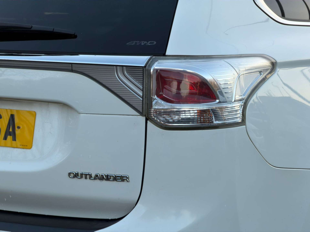 Mitsubishi Outlander Suv White #82