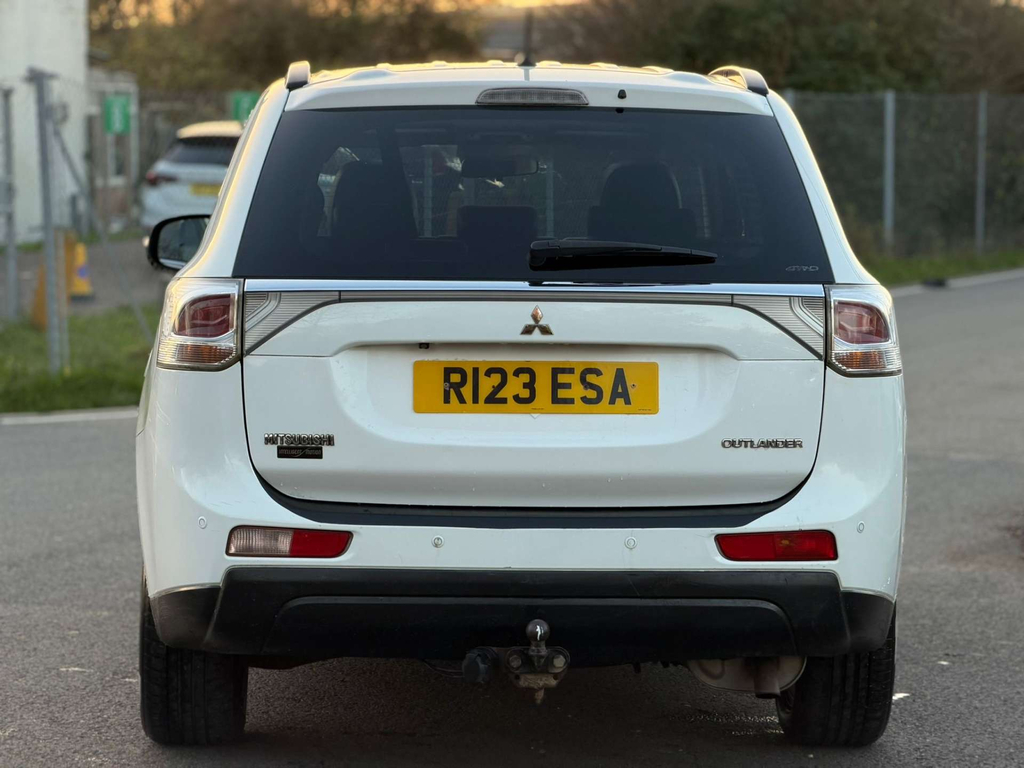 Mitsubishi Outlander Suv White #8
