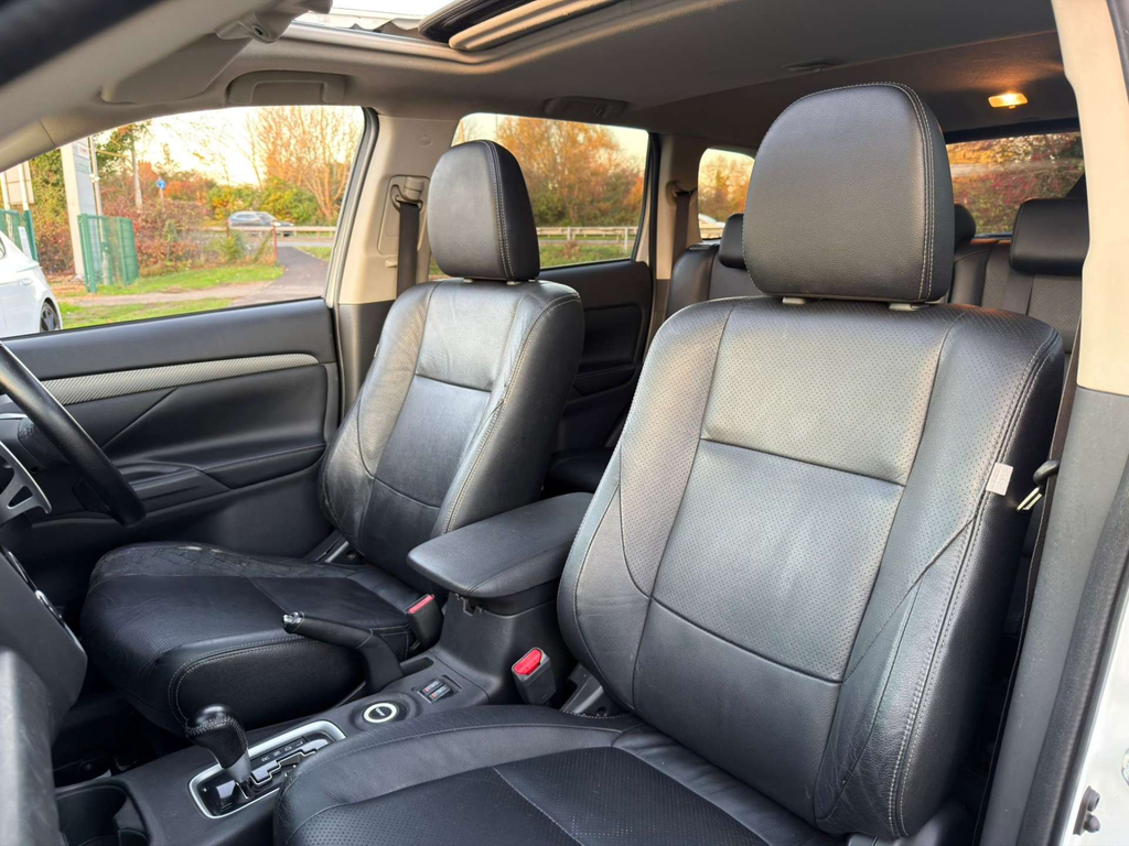 Mitsubishi Outlander Suv White #40