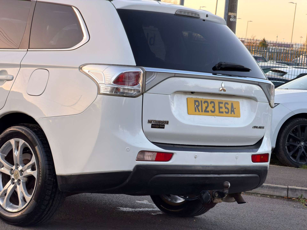 Mitsubishi Outlander Suv White #79