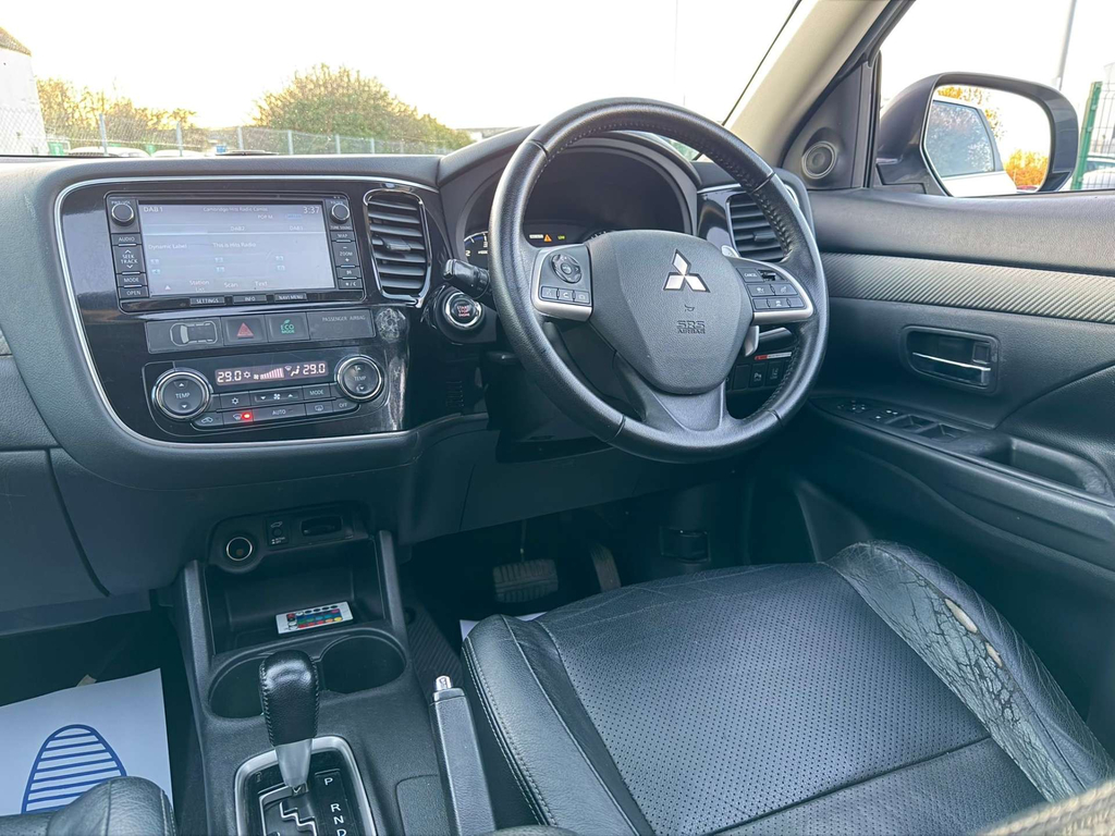 Mitsubishi Outlander Suv White #57
