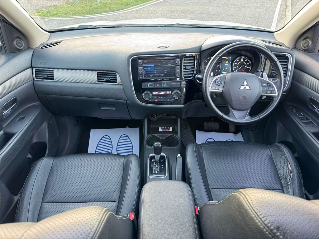Mitsubishi Outlander Suv White #66