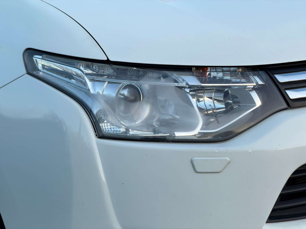 Mitsubishi Outlander Suv White #83